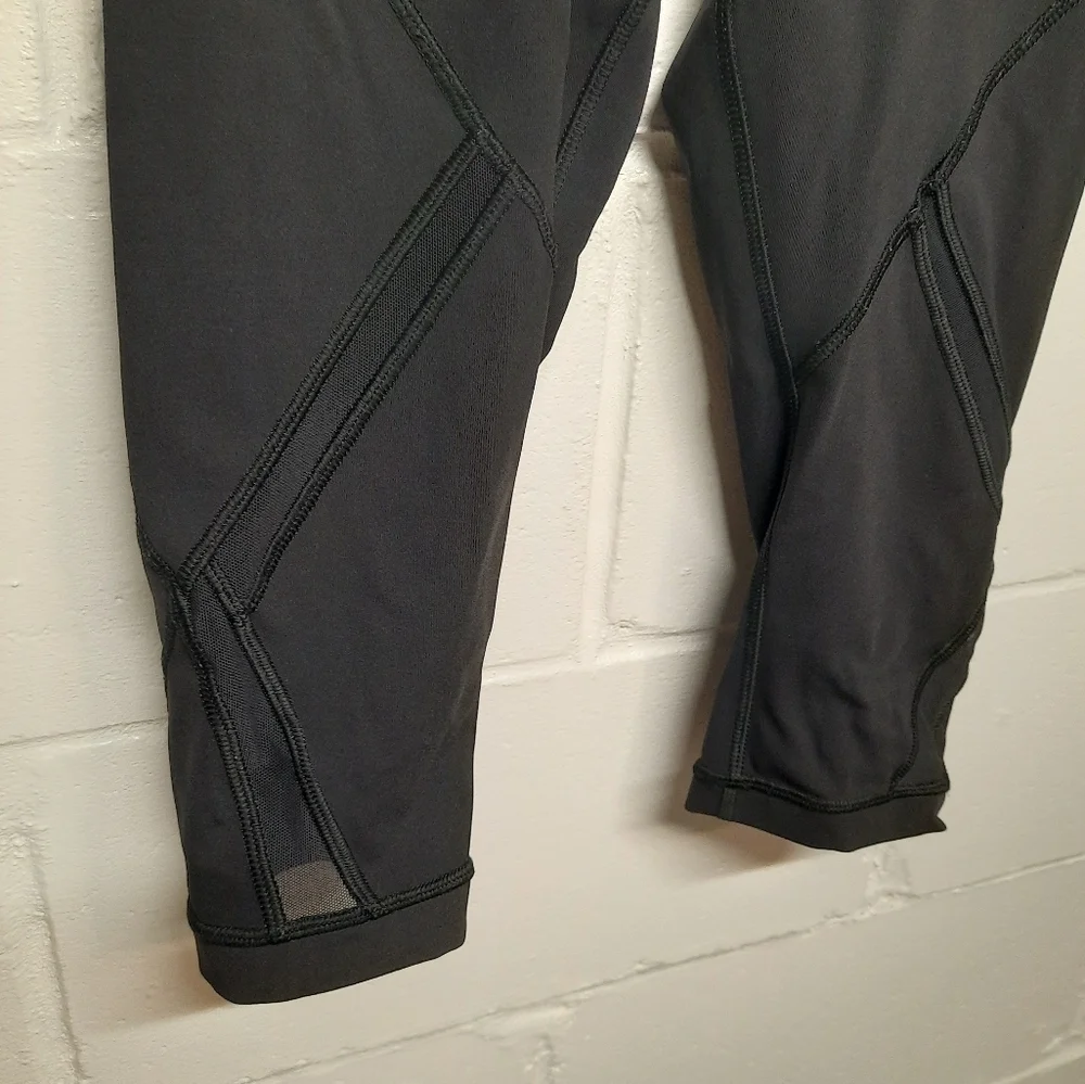 LULULEMON (Size 4) Womens Cropped Black Leggings